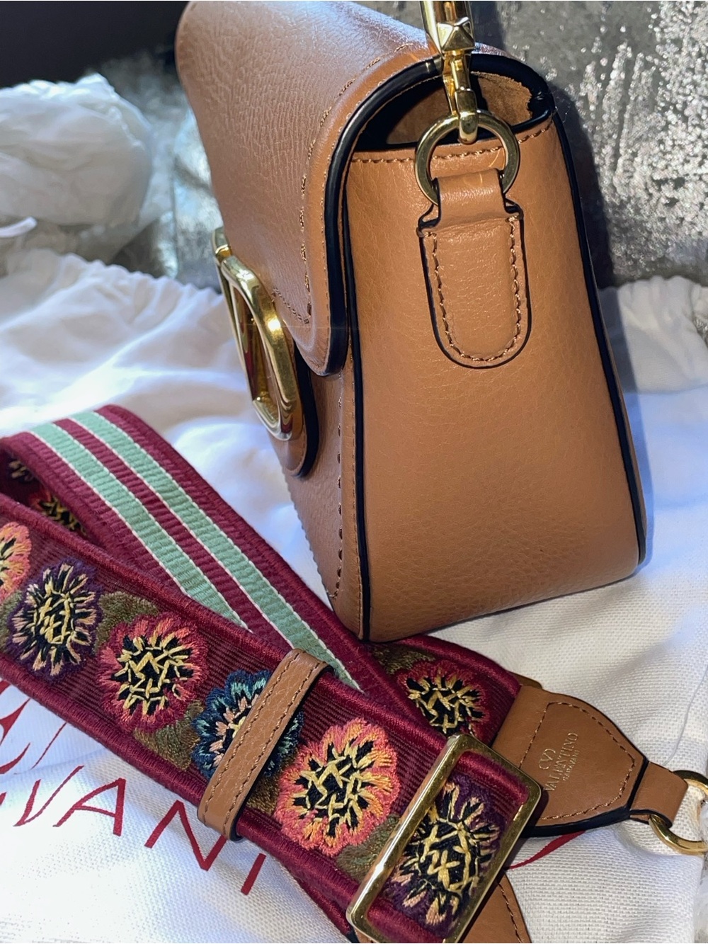 Valentino Garavani Camel/Tan Leather Shoulder Bag with Gold V Logo - Picture 5 of 10